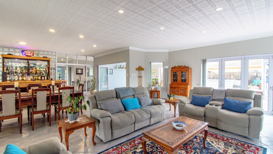 4 Bedroom Property for Sale in Yzerfontein Rural Western Cape